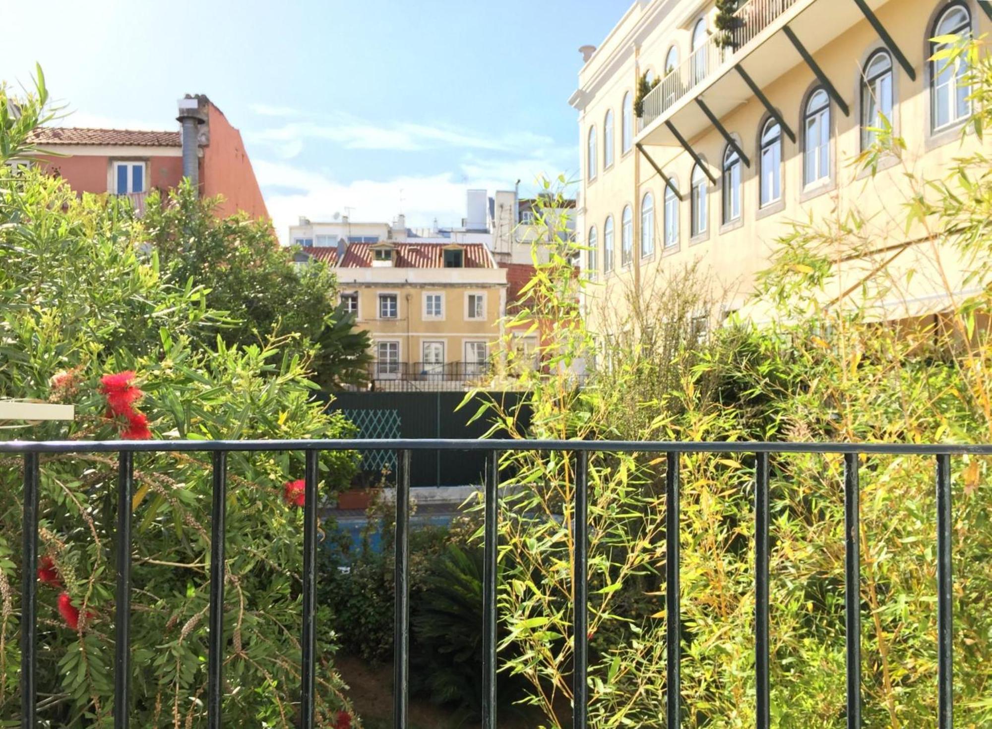 Sm2 Romantic Home By The Gardens Pr Real & Bairro Alto Лісабон Екстер'єр фото